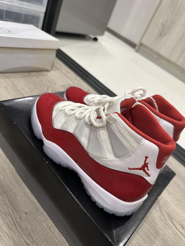 Jordan 11 university red 7