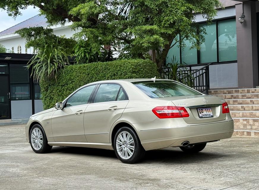 2011 BENZ E200 CGI ( รถมือเดียวออกป้ายแดง ) รถวิ่งน้อย เข้าศูนย์ตามระยะ ไม่เคยมีอุบัติเหตุ สภาพสมบูรณ์ พร้อมใช้งานครับ 6
