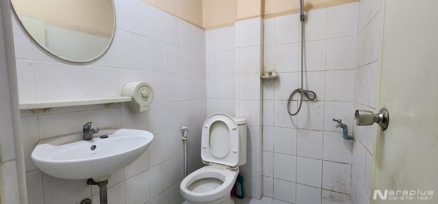 69030200 : ขายทาวน์เฮ้าส์ 2 ชั้นหลังมุม 2 หลังติด พร้อมต่อเติมหน้าบ้าน เนื้อที่หลังละ 15 ตารางวา รวม 30 ตารางวา ถนนเอกชัย 30 จอมทอง กรุงเทพฯ ทำเลดี เด 11