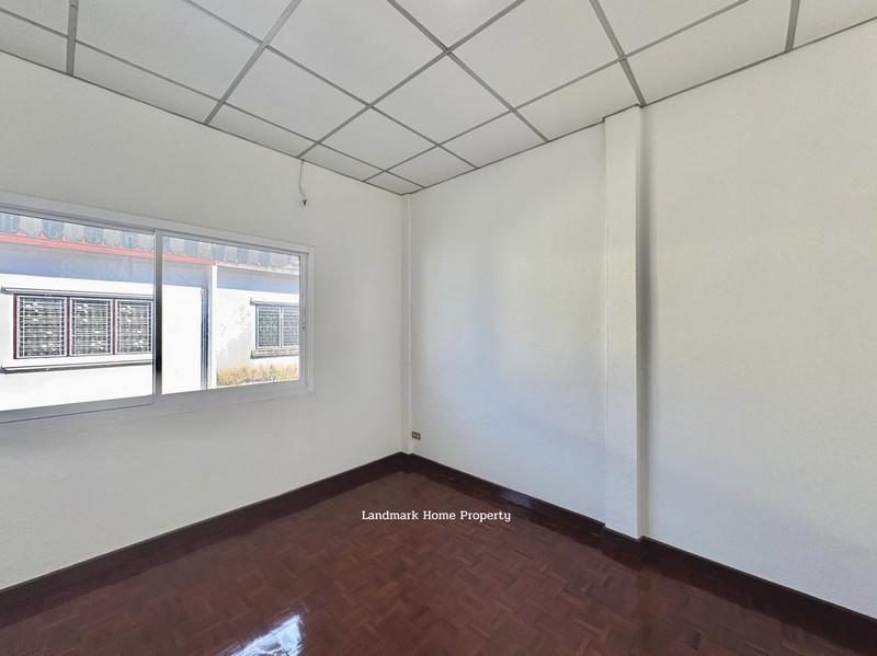 LM25-0179 ขายทาวน์เฮ้าส์ 2 ชั้น นันทนาการเด้น2 ไทรม้า ท่าอิฐ เนื้อที่ 20 ตรว 2 นอน 2 น้ำ ใกล้เซ็นทรัลเวสท์เกต 5