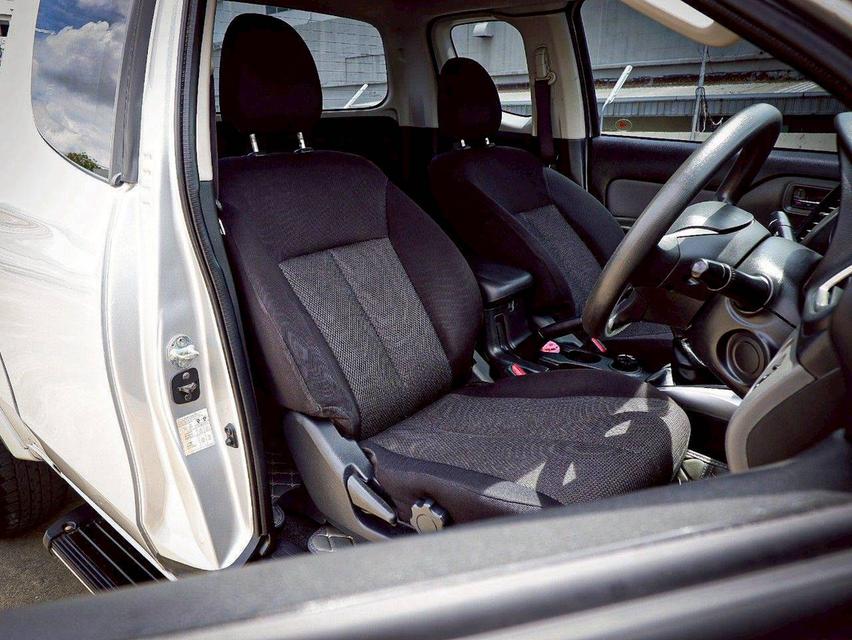 Mitsubishi Triton Megacab 2.4 GLS Limited Plus เกียร์ M/T สีบรอนซ์เทา ปี 2015 16