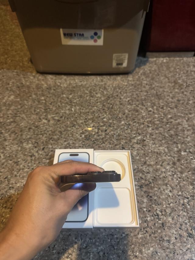 ขายๆๆๆถูกๆๆไอโฟน14ProMaxสีใหม่Purple128กิ๊กมีกล่องสูนTrueใช้งานปกติหมดทุกๆฟังชั่นเครื่องรีสโตได้ตลอดไม่มีติดไอคราว  สภาพ: 95% สวยๆๆคับ  ราคา: 16500 ม 3