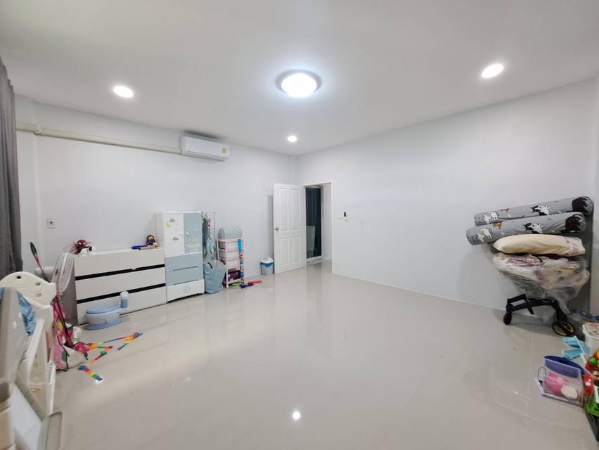 โรงงานมือสองสมุทรสาคร 1100 ตรม. มีใบรง.4 พร้อมออฟฟิศ2ชั้น สภาพสวยพร้อมใช้ทันที แถมsolar cell/หม้อแปลง500กิโลวัตต์ ซอยสี่วาพาสวัสดิ์-พันธุวงษ์ 15
