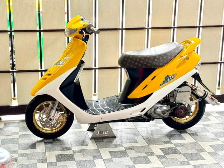 Honda Dio สีเหลือง