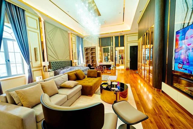 14นาที จากเซนทรัลปิ่นเกล้า ขายคฤหาสน์หรู 3ชั้น รวมชั้นใต้ดินจอดรถ super car 20คัน 2ไร่ 72ตรว. เต็มพื้นที่ ถ.อักษะ พุทธมณ 5