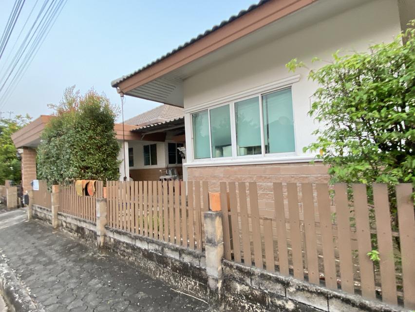 บ้านชั้นเดียว 3 ห้องนอน 2 ห้องน้ำ 61 ตรว. พื้นที่ใช้สอย134 ตรม. แปลงหัวมุม บ้านหันไปทางทิศเหนือ เข้าซอยข้างโฮมโปรสันทรายไม่ไกลติดถนนวงแหวนรอบ3 2