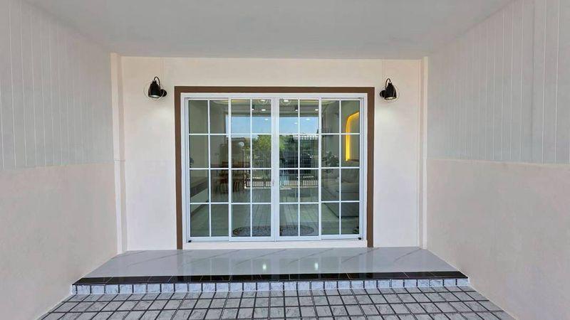 หมู่บ้านบัวทอง1 ติดรถไฟฟ้าสายสีม่วง สถานีคลองบางไผ่ ทาวน์เฮาส์ 2 ชั้น   ตกแต่งใหม่พร้อมอยู่   หน้าบ้านไม่ชนใคร เป็นทุ่งนา 3