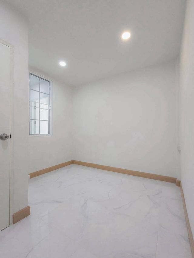 ปิยวรารมย์ เฟส3 ถนนบ้านกล้วยทาวน์เฮาส์ 2 ชั้น ตกแต่งใหม่พร้อมอยู่  🪴หลังบ้านมีพื้นที่กว้าง สามารถทำเป็น ครัวเปิด, มุมนั่งชิล หรือโซน ปิ้งบาร์บีคิว ได้ 13