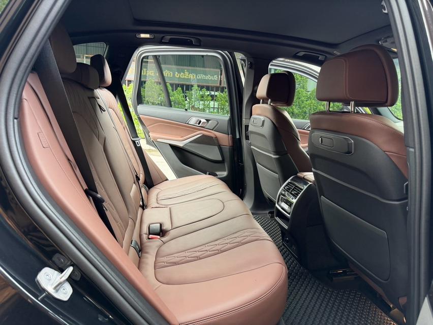 (แจ้งรหัสรถ AP119) BMW X5 30d msport Lci 2024 สี ดำ รูปที่ 8