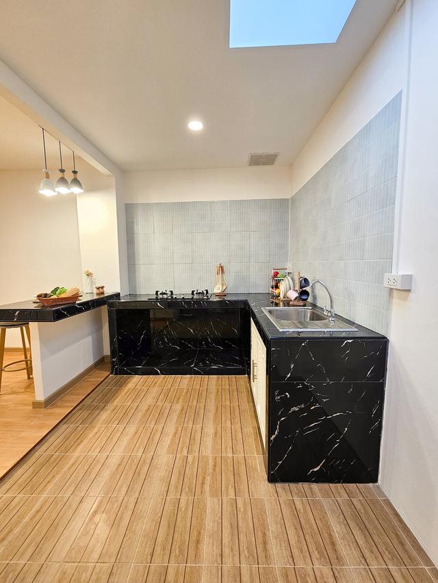 ขาย ทาวโฮมพร้อมอยู่ หมู่บ้าน .อยู่เจริญ ดอนเมือง ติดถนนวิภาวดีรังสิต 37 11