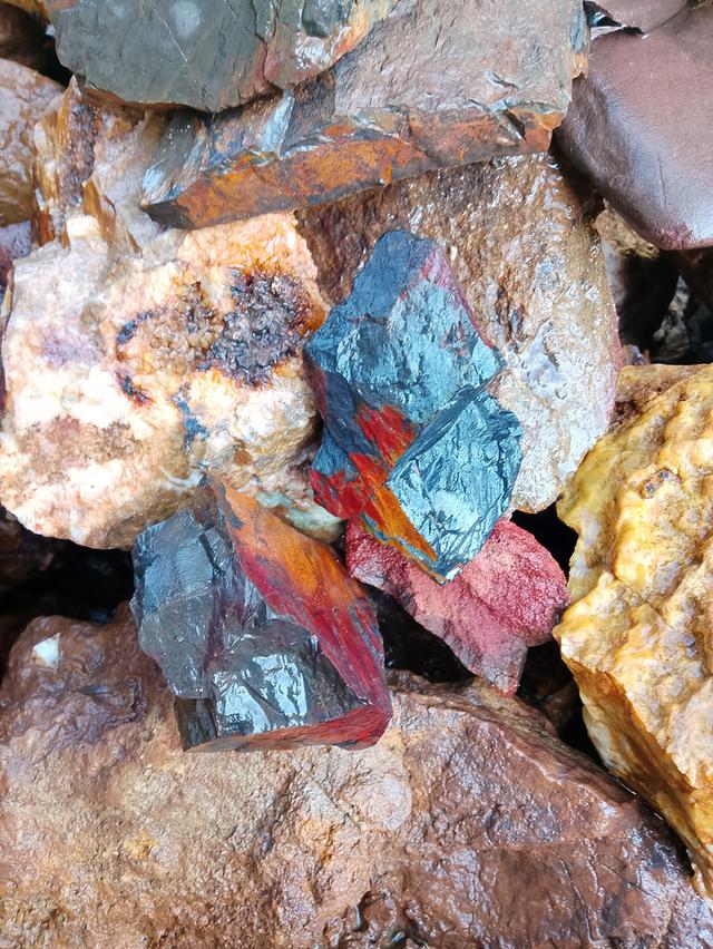 หินแร่ทองคำ อัญมนีต่างๆ รูปที่ 18