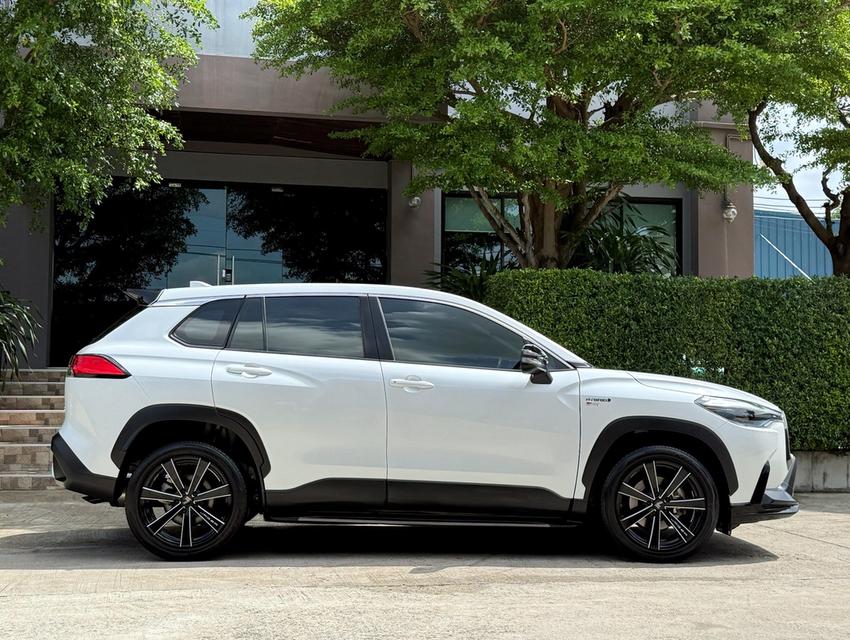 2022 Toyota CROSS HYBRID PREMIUM รถมือเดียวป้ายแดง รถวิ่งน้อย เข้าศูนย์ตามระยะ รถไม่มีอุบัติเหตุครับ รูปที่ 2
