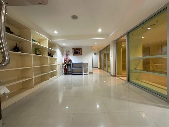 ให้เช่าสำนักงาน 2 ชั้น พื้นที่ใช้สอย 175 ตรม. OFFICE for RENT ถนนพระราม 4 ซอยภูมิจิตร ใกล้ BTS พระโขนง เหมาะทำออฟฟิศสำนักงาน