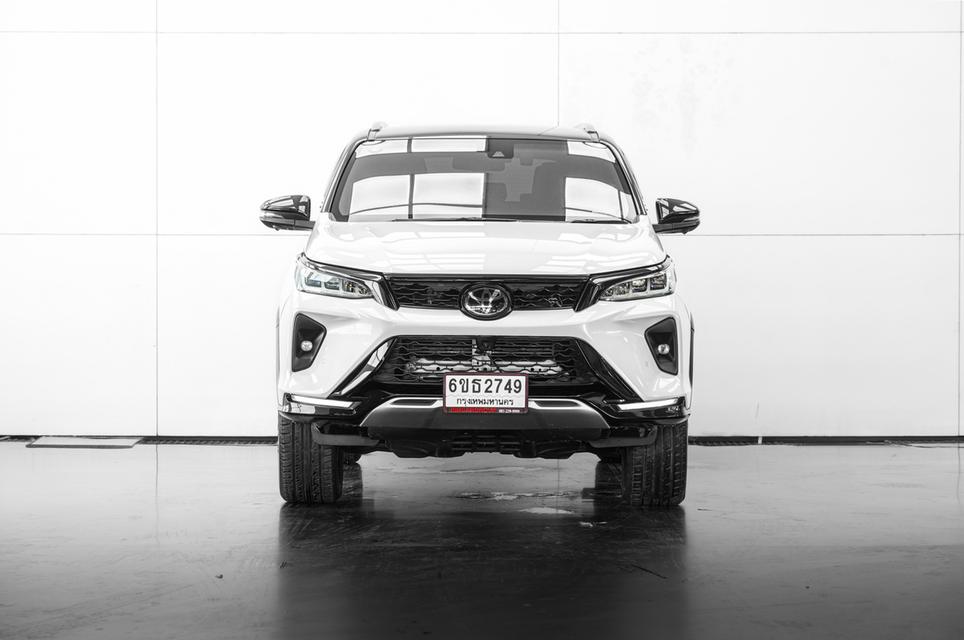 2020 TOYOTA FORTUNER 2.8 LEGENDER BLACK TOP 2WD SUV สีขาว-ดำ เลขไมล์ 80168 กม.