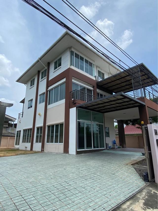 ขายบ้านเดี่ยว 3 ชั้น 100 ตร.วา ใกล้ ม.เกษตรศาสตร์ ซอยประเสริฐมนูกิจ 7 เหมาะทำ Home Office**ที่จอดรถภายในบ้าน 6 คัน 17