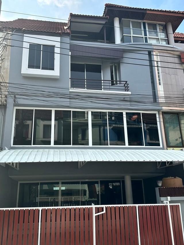 ให้เช่า โฮมออฟฟิศ 4 ชั้น สไตล์เรียบหรูโมเดิร์น 350 ตร.ม. ลาดพร้าว 80 - เหม่งจ๋าย จดทะเบียนบริษัทได้ พร้อมอยู่ทันที 1