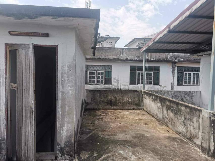 อาคารพาณิชย์ในตัวอำเภอบ้านบึง 7