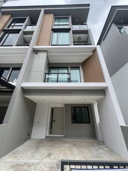 ให้เช่าทาวน์โฮม 3.5 ชั้น 220 ตรม. Premium Place พหลโยธิน-รามอินทรา หลังมุม ใกล้ Big C สะพานใหม่ 1