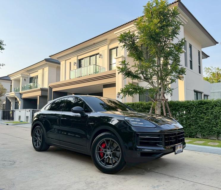 Porsche Cayenne S E-Hybrid ปี 2025รถออกศูนย์ AAS บอดี้สีดำ ภายในแดง รูปที่ 3