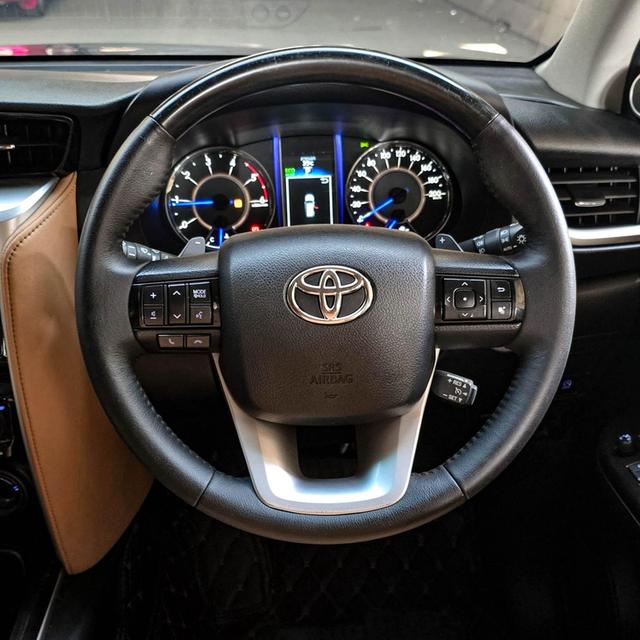 TOYOTA FORTUNER 2.8 V 4WD ปี 2015  (โฉม ปี15-ปัจจุบัน) เครื่องยนต์ดีเซล เกียร์ Auto สีน้ำตาล 7 ที่นั่ง ไมล์แท้เพียง 217,106 km. 13