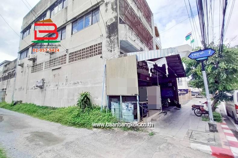 ที่ดินพร้อมบ้าน ซอยลาดปลาเค้า 7 เนื้อที่ 155 ตรว. ใกล้ถนนเกษตรตัดใหม่ ถนนลาดปลาเค้า แขวงลาดพร้าว เขตลาดพร้าว กรุงเทพฯ 11