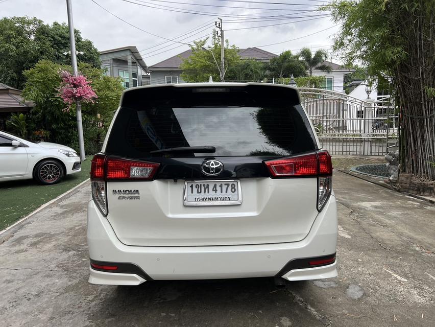 Toyota INNOVA 2.8 Crysta #0818061242