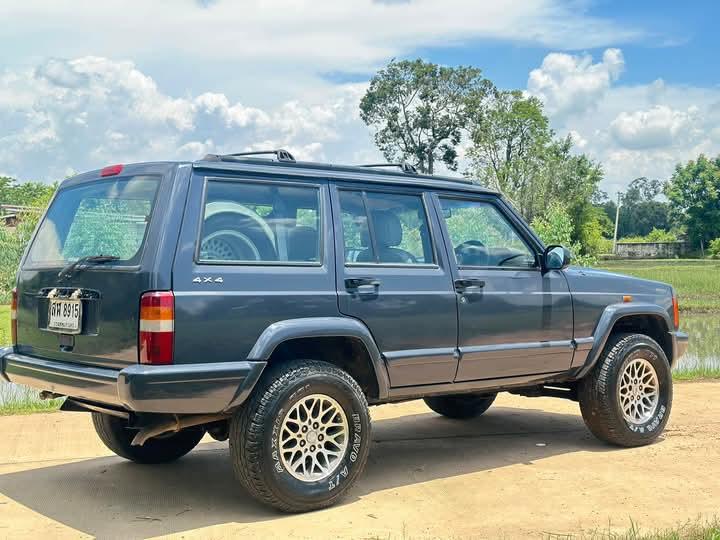 Jeep Cherokee XJ สวยๆ 3