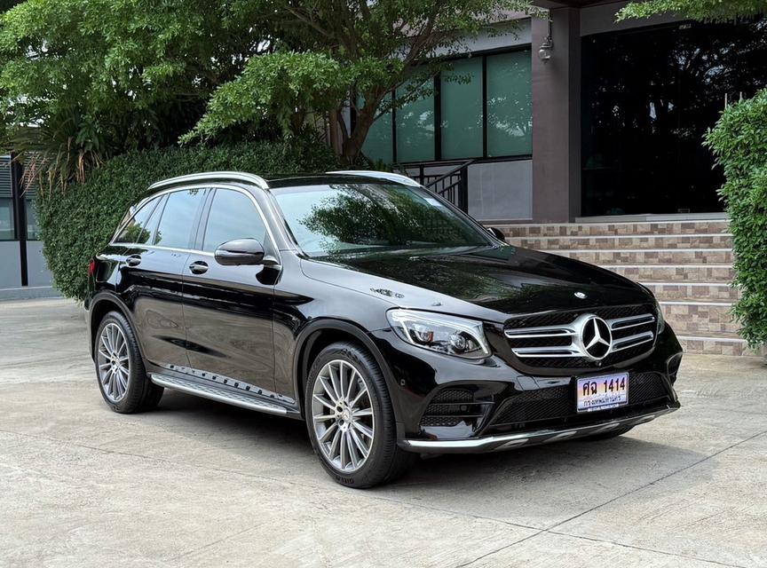 2017 BENZ GLC 250D AMG รถออกศูนย์ BENZ THAILAND รถวิ่งน้อย เข้าศูนย์ทุกระยะ ไม่เคยมีอุบัติเหตุครับ