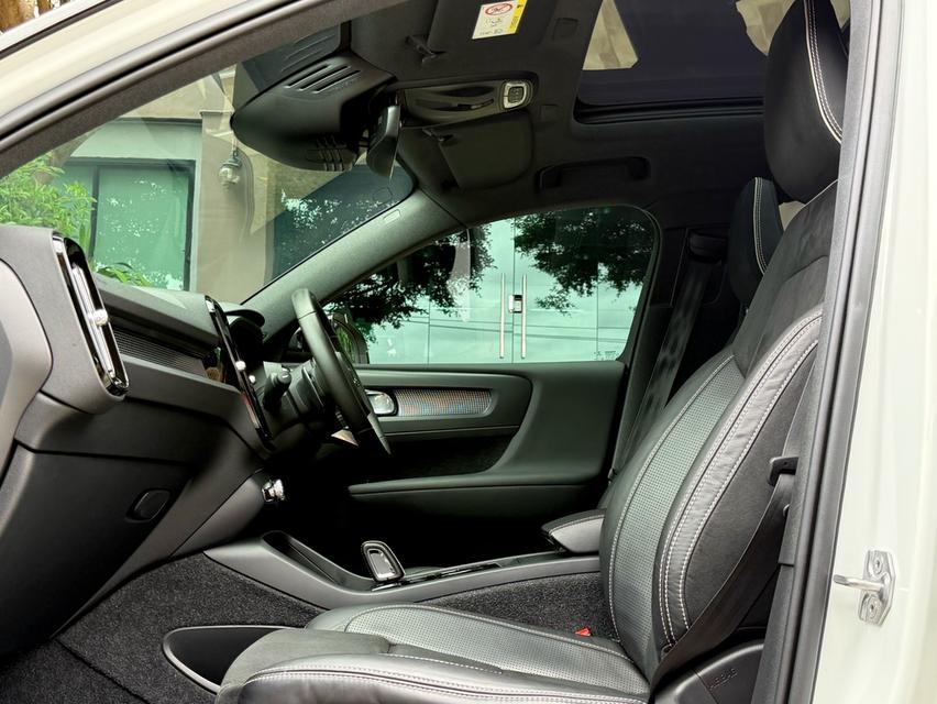 2020 VOLVO XC 40 T5 R DESIGN รุ่น TOP รถมือเดียวออกป้ายแดง รถวิ่งน้อย เข้าศูนย์ทุกระยะ รถไม่เคยมีอุบัติเหตุครับ รูปที่ 13