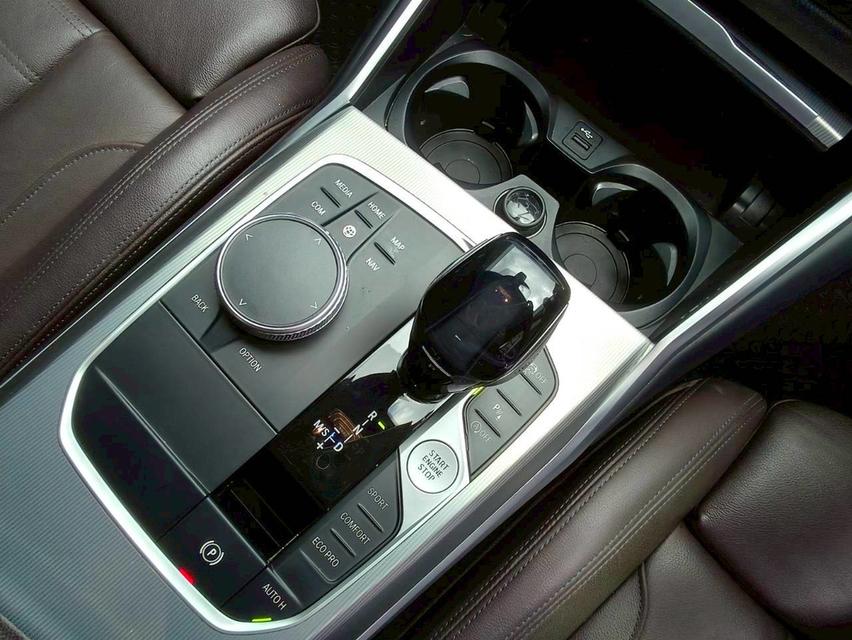 รหัสรถ KPC53 ‼️BMW  320d  M Sport สีขาว ตัว Top ยางใหม่ มี Bsi ‼️ 8