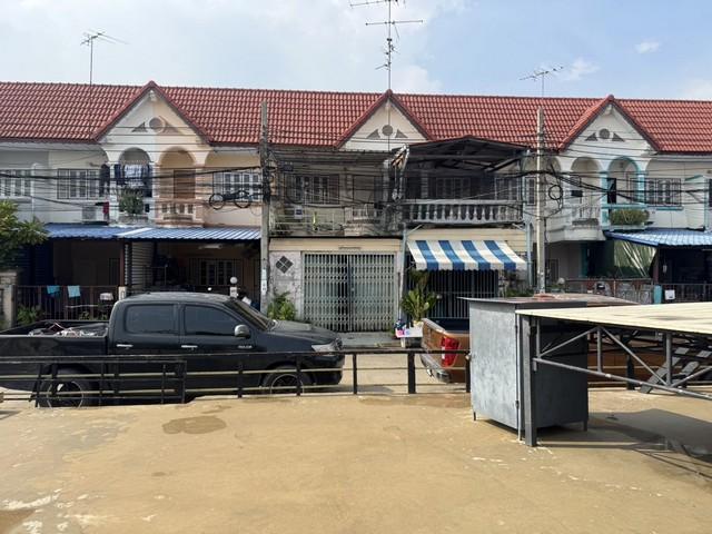ทาวน์เฮาส์กล่อมพิรุณ 2ชั้น บ้านอยู่ตรงข้ามลานอเนกประสงค์ ทำเลดี ราคาโดน 3