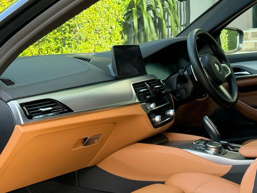 2019 BMW 530e MSPORT รถมือเดียวออกป้ายแดง รถวิ่งน้อยเพียง 90,000 กม รถเข้าศูนย์ตามระยะ ไม่เคยมีอุบัติเหตุครับ 11