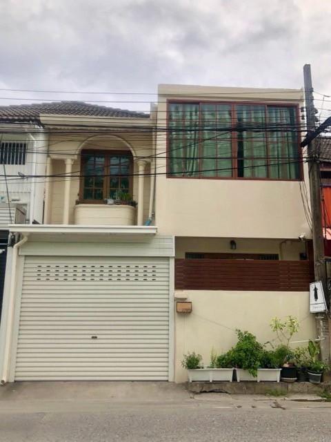 ให้เช่าทาวน์โฮม 2 ชั้น หมู่บ้านอยู่เจริญ ซอยรัชดา 18 บ้านสไตล์ Modern Chinese ใกล้ MRT ห้วยขวาง
