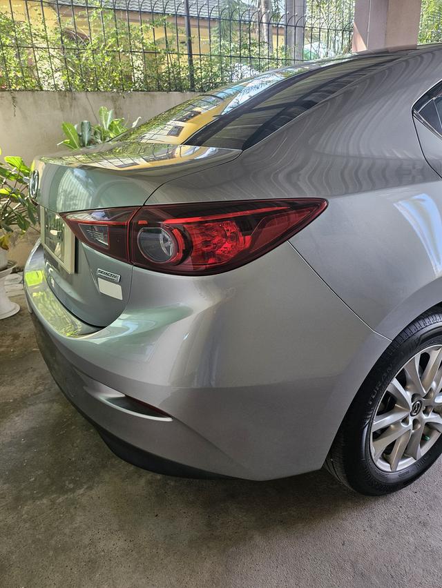 Mazda3 2.0 C 2015 สีเทา  รถบ้านแท้ๆๆๆๆ ไมล์ 74,xxx มีประวัติเช็ตศูนย์ทุก 6 เดือน รถบ้าน เจ้าของขายเอง มือเดียว วิ่งน้อยมาก สภาพดีทุกอย่า 3