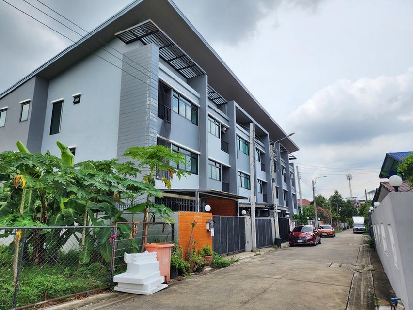 ขาย ทาวน์เฮ้าส์ 3 ชั้น หลังริม 35.1 ตร.ว. ซ.เทิดราชัน 27 ดอนเมือง 2