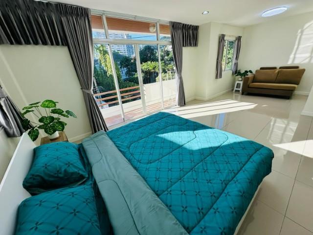 บ้านทาวน์โฮมขนาดใหญ่ ทำเลพรีเมียม เหมาะอยู่อาศัย Home Office 350 ตร.ม 5นอน5น้ำ 1แม่บ้านเฟอร์ตครบใกล้ห้าง M Sphereเพียง10 6