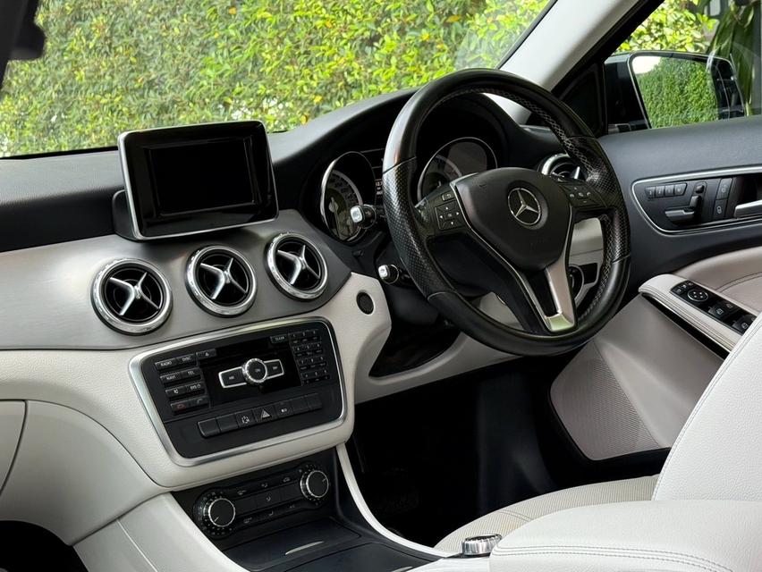 2016 BENZ GLA 200 รถมือเดียวออกป้ายแดง วิ่งน้อยเพียง 80,000 กม รถเข้าศูนย์ตรงระยะ ไม่มีอุบัติเหตุครับ 11