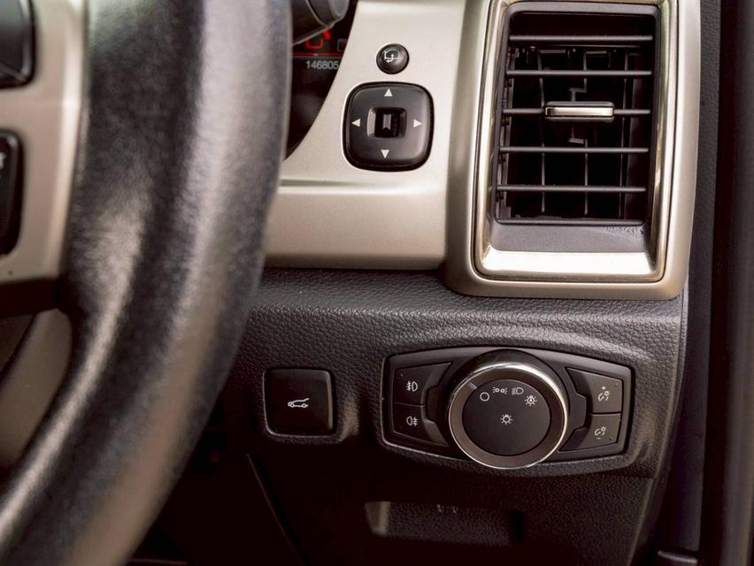 ขาย Ford Everest 2.0 Titanium ปี20 11