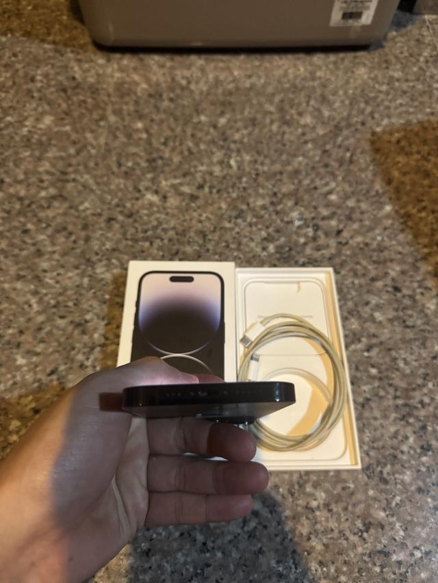 ขายๆๆๆถูกๆๆไอโฟน14ProสีSpace Gray 128กิ๊กยกกล่องอีมี่ตรงสูนTrueใช้งานปกติหมดทุกๆฟังชั่นเครื่องรีสโตได้ตลอดไม่มีติดไอคราว ( เครื่องเดิมๆไม่เคยแกะเลยหาย