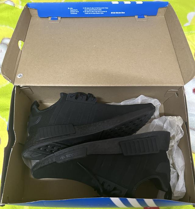 รองเท้าAdidasNMD R1สีดำ