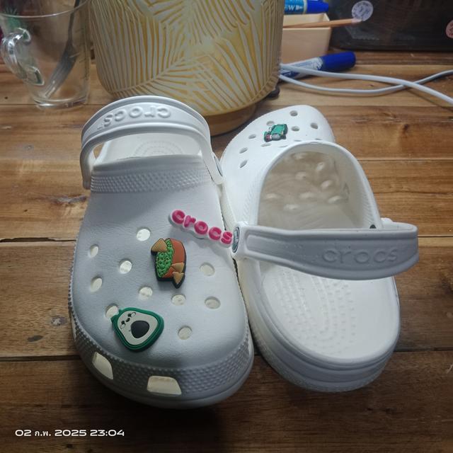 รองเท้า CROCS มือ2 แท้ 100% สีขาว ขนาด M6 หรือ เบอร์ 39 ยาว24-24.5ซม. สภาพเกิน80% ราคา359฿ ค่าส่ง39฿ สอบถามข้อมูลเพิ่มเติม Line : @992pqepo 6