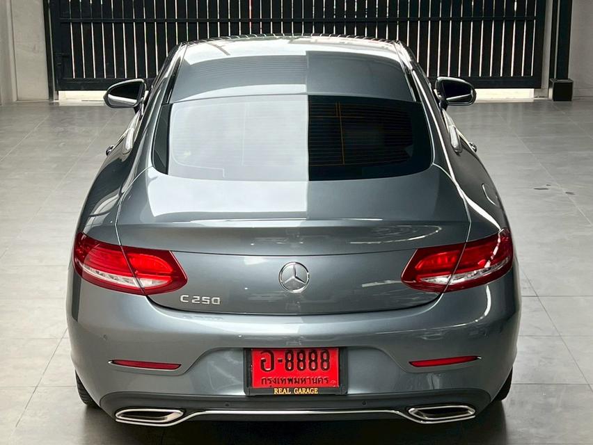 Mercedes Benz C250 Coupe 11