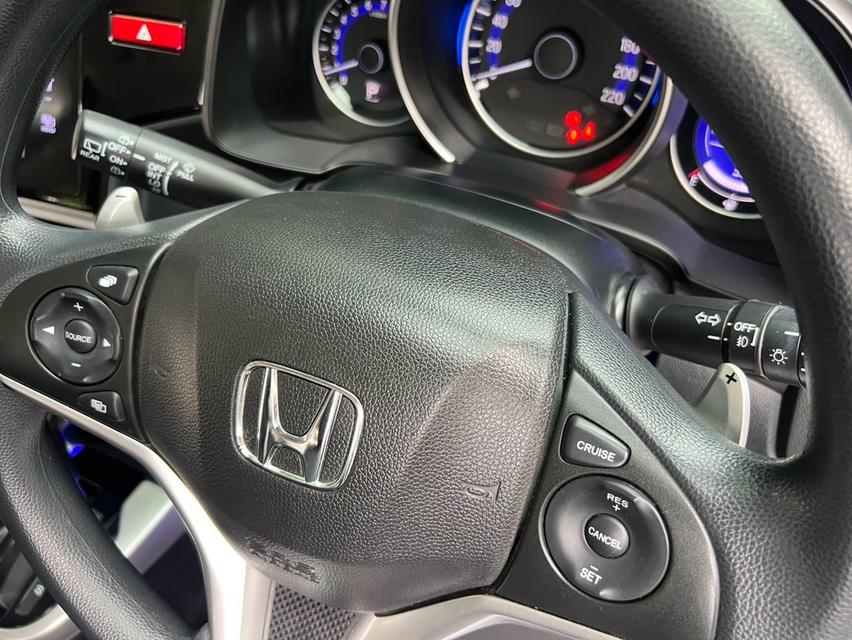 HONDA JAZZ GK ปี2016 รุ่น 1.5 SV ออโต้ รุ่นTOP สีขาว รถบ้านมือเดียว เลขไมล์น้อย 12x,xxx km สภาพสวย รูปที่ 11