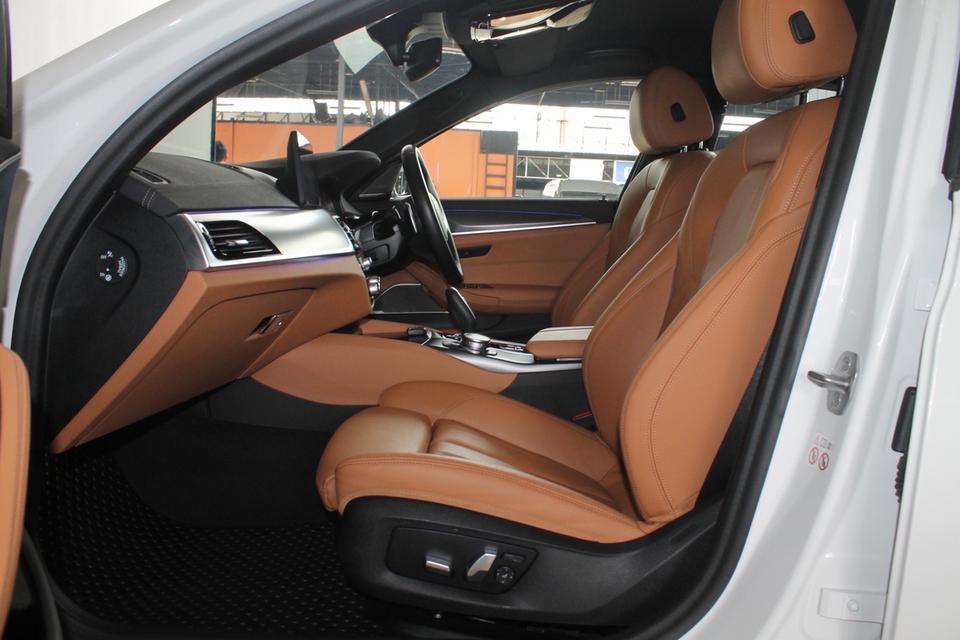 รหัสรถ BM2420 BMW 520d M-Sport LCI 2022 11