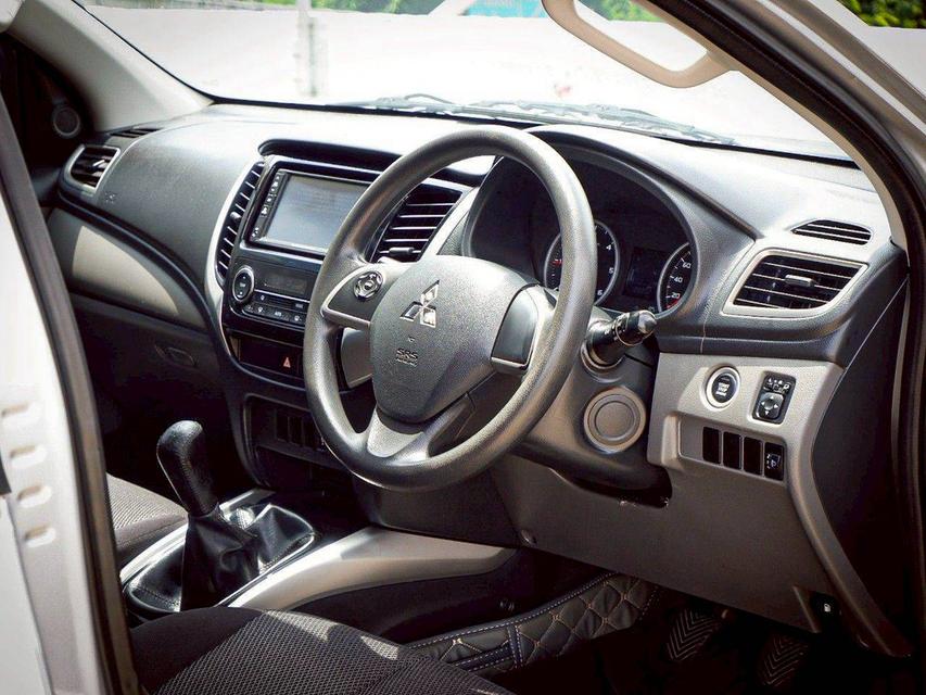 Mitsubishi Triton Megacab 2.4 GLS Limited Plus เกียร์ M/T สีบรอนซ์เทา ปี 2015 14