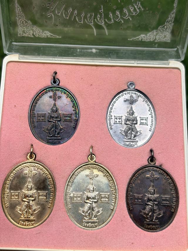 ชุดกรรมการเหรียญท้าวเวสสุวรรณ "เจ้าแห่งทรัพย์" จากวัดศรีชมพู อำเภอแม่ริม จังหวัดเชียงใหม่ รูปที่ 2