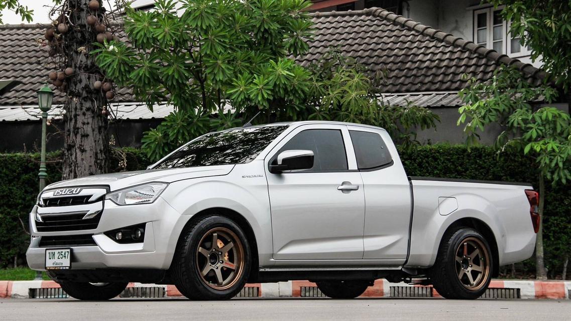 ISUZU D-MAX SPACECAB 1.9 Ddi L DA ปี 2020 (โฉม SPACECAB 19-ปัจจุบัน) เครื่องยนต์ดีเซล สีเทา เกียร์ธรรมดา(MT) ไมล์เพียง 124,683 ช่วงล่างแน่นๆ 2