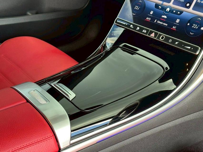 Mercedes Benz C350e AMG W206 ปี 2022 จด 2024 สีดำ เบาะแดง 17