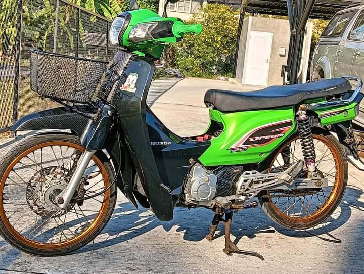 HONDA SUPER CUB สีเขียวดำ 3