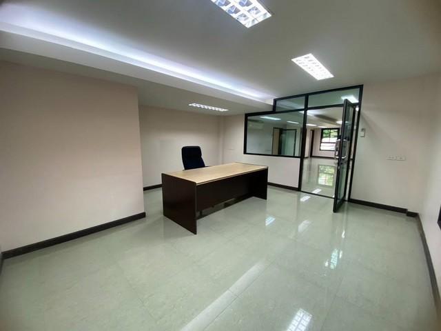 ให้เช่าอาคารสำนักงาน 3 ชั้น 728 ตรม. ถ.โกสุมร่วมใจ ซอยประชาอุทิศ 15 ใกล้สนามบินดอนเมือง 3